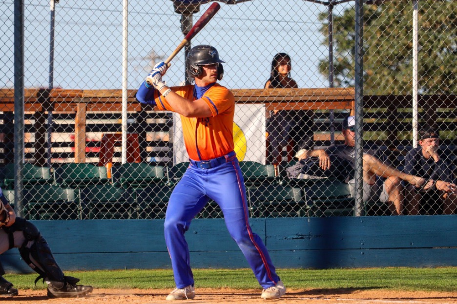 Lefties Lose in 3 run shot Port Angeles Lefties Baseball